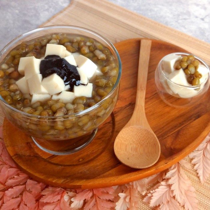 Tofu pudding mung bean sweet soup